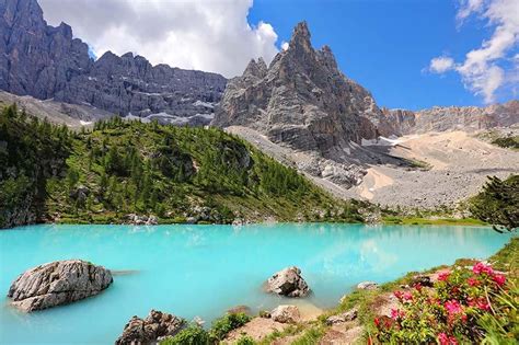 7 Stunning Easy Day Hikes in the Dolomites Italy (+Map & Planning Tips)