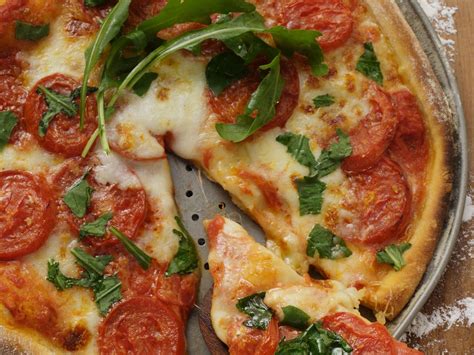 Classic Tomato and Mozzarella Pizza recipe | Eat Smarter USA