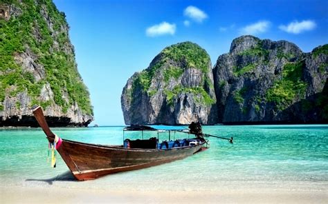 Maya Bay / Koh Phi Phi / Krabi // World Beach Guide