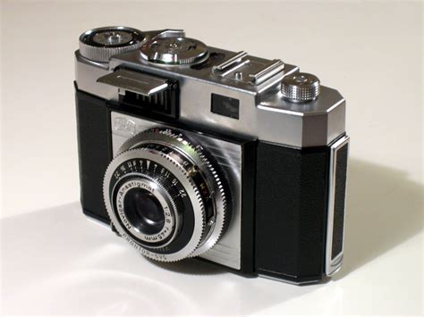 File:Old camera-whole.jpg - Wikipedia