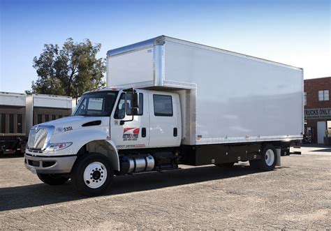 Box Truck Crew Cab 22' | Suppose U Drive Truck Rental & Leasing