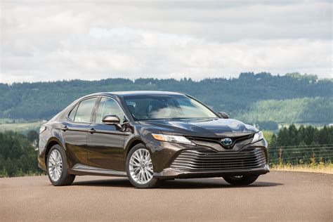 2018 Toyota Camry XLE Hybrid: Forget What You Think You Know About ...