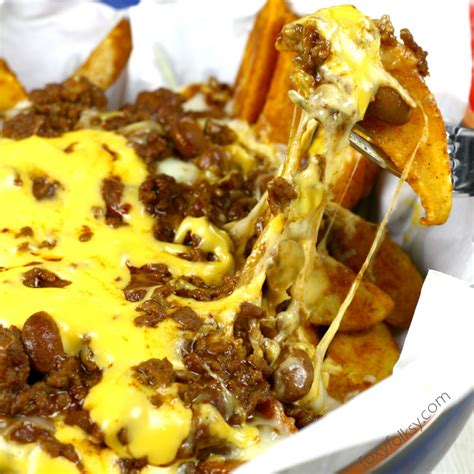 Chili Cheese Fries- so meaty and cheesy > Easy Recipes |Foxy Folksy