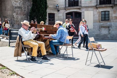 What to wear in Barcelona? A Guide for All Seasons - Discover Walks Blog