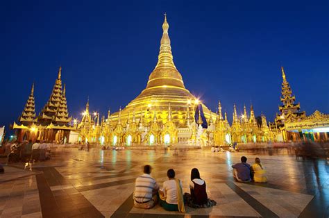 Shwedagon Pagoda Yangon - 99 Meter tall gold plated stupa