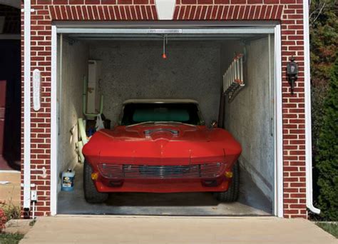 Interesting and Funny Garage Door Murals - Zero To 60 Times