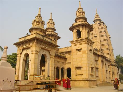 File:A Buddhist temple at Sarnath.jpg - Wikipedia