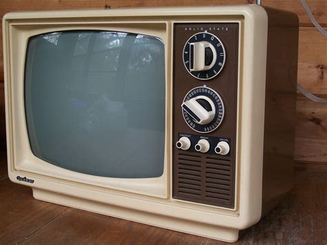 VINTAGE 1970s Television Set Black And White B&W TV Step