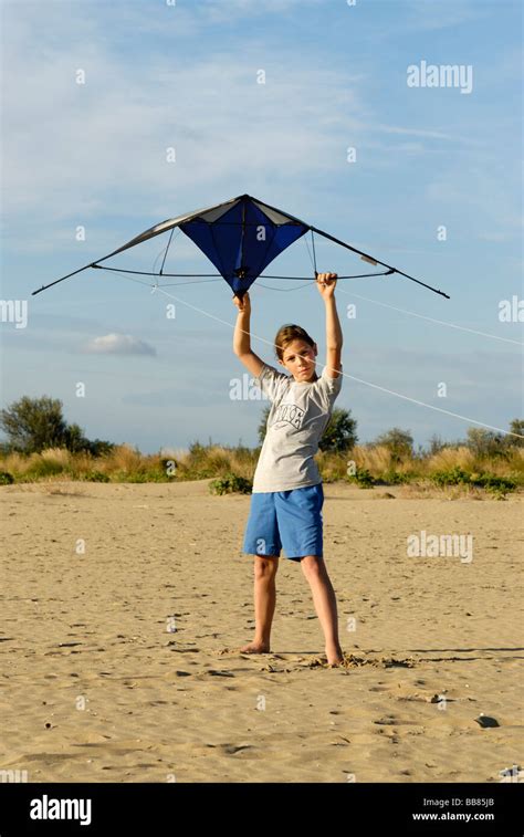 Boy flying kite, kite flying, kiting on the beach Stock Photo - Alamy