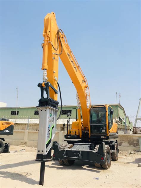 HYUNDAI – 20 TON WHEEL EXCAVATOR – National Cranes