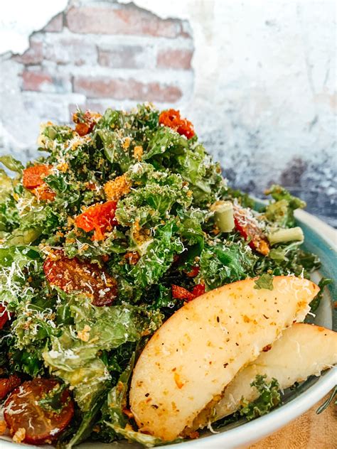 TUSCAN KALE SALAD - thecommunalfeast.com