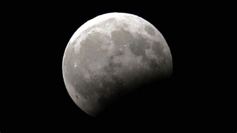 Un eclipse lunar parcial se podrá ver mañana desde toda España