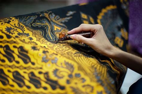 How Indonesian Batik Became a UNESCO Intangible World Heritage Halaman ...