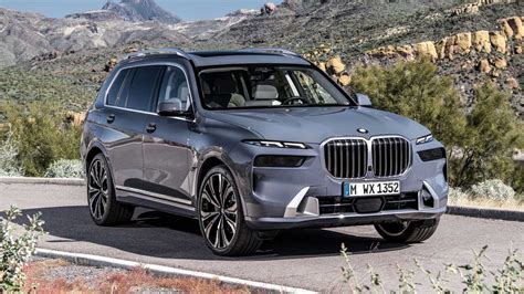 2023 BMW X7 Debuts With An Updated Face, New iDrive 8 Technology