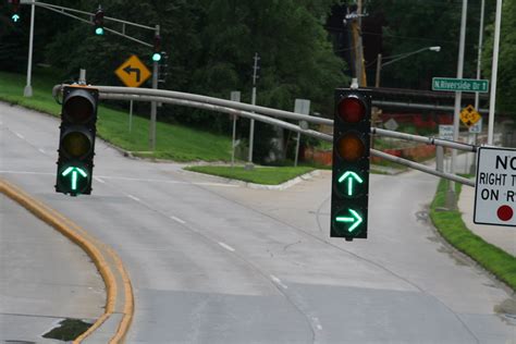 Green arrow traffic lights - University of Iowa no. 2448 | Flickr