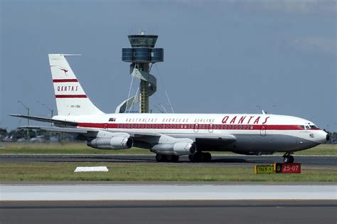 Boeing 707, pictures, technical data, history - Barrie Aircraft Museum