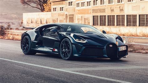 Bugatti Divo: Review, Price, Photos, Features, Specs