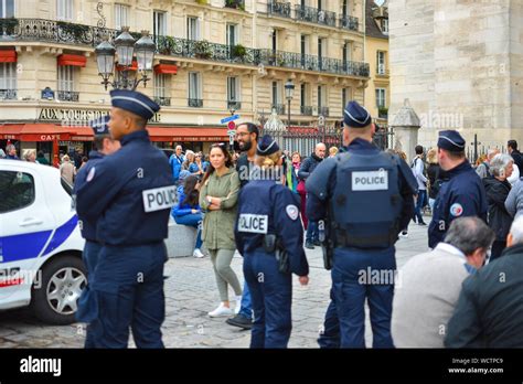 French police uniform hi-res stock photography and images - Alamy