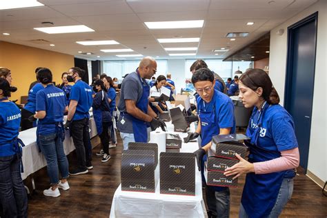 Samsung Employees Serve Communities during Day of Service