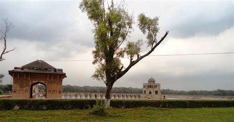 Hiran Minar History Urdu Hiran Minar Pictures Hiran Minar Information ...