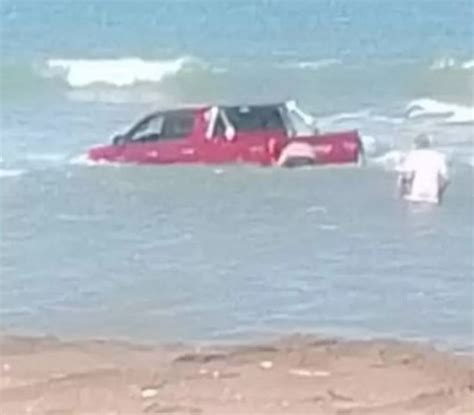 Video: He miscalculated the tide and the water almost took his truck on ...