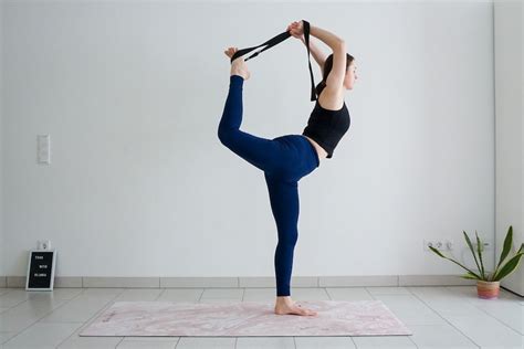 Yoga Straps: How to Use and Choose – EverydayYoga.com