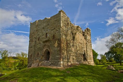 Hopton Castle, Shropshire (UK). One of many small Norman keeps built ...