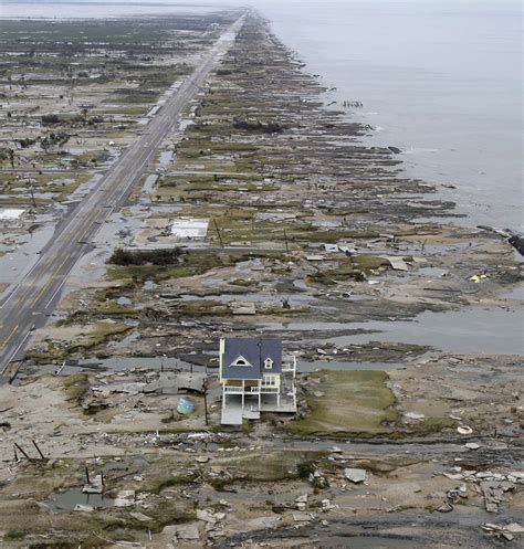 Hurricane Ike Damage Images & Pictures - Becuo