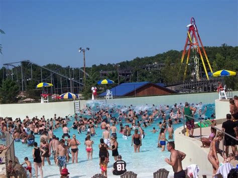 File:PoseidonsRageSurfPoolMt.OlympusWater&ThemePark.jpg - Wikipedia ...