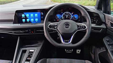 Volkswagen Golf GTE interior, dashboard & comfort | DrivingElectric