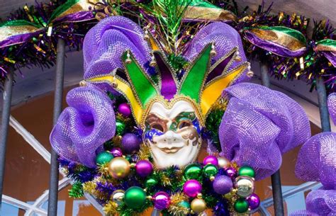 13 Easy Mardi Gras Decoration Ideas | LoveToKnow