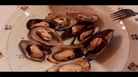 How to Cook Mussels on the Grill - YouTube