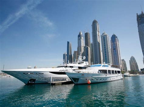 Yacht Charter in Dubai - AM Charter