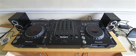 Best DJ Mixers for Beginners [Top 6 Starter Options]