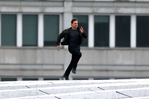 Tom Cruise Running Photos