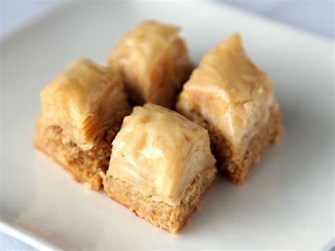 BAKLAVA CASHEW – Balha's Pastry