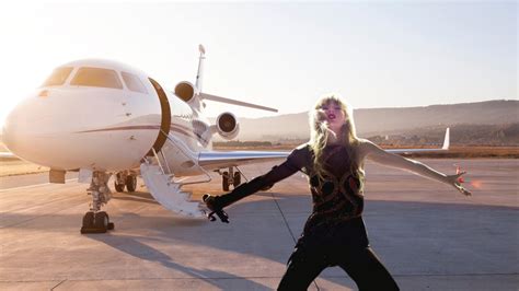 A Private Jet Linked To Taylor Swift Flew A 28-Mile Journey In Just 13 ...