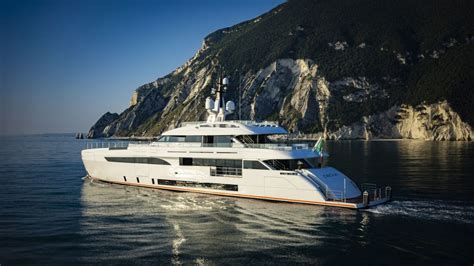 WIDER 165 Hybrid Yacht Lower Deck, Luxury Lifestyle Dreams, Propulsion ...