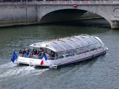 Free Stock photo of Tour Boat on River Seine | Photoeverywhere