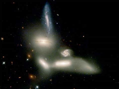 What is a Seyfert Galaxy – Galaxies with Bright Nuclei & Spectra