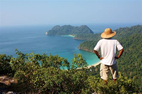 Sailing in the remote Myeik Archipelago, southern Burma ...