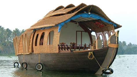 3 Night 4 Days Kerala Tour Package of Kochi, Munnar and Houseboat