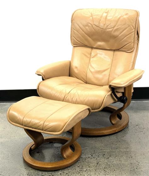 Lot - Ekornes Stressless Leather Lounge Chair & Ottoman