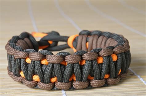 31 Uses for Paracord Bracelets - Survival Watchdog