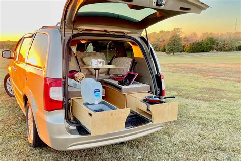 RiverLeaf kits rework American minivans into affordable mini-campers