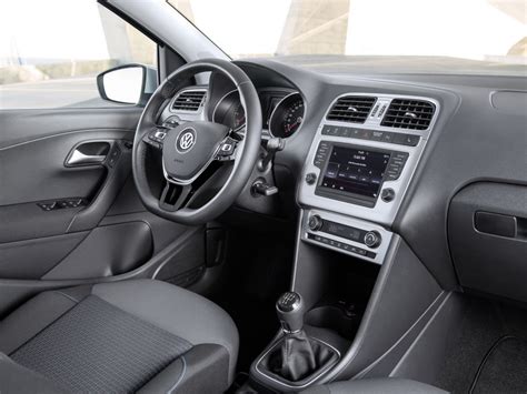 Volkswagen-Polo-Mk5-2014-5-portas-Bluemotion-interior – Razão Automóvel