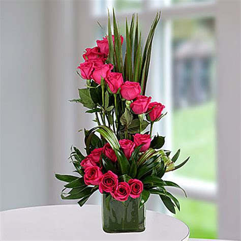 Dark Pink Roses Arrangement | Gift Pink Roses Bouquet - Ferns N Petals