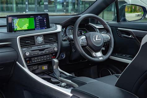 Lexus RX 450h interior & comfort | DrivingElectric