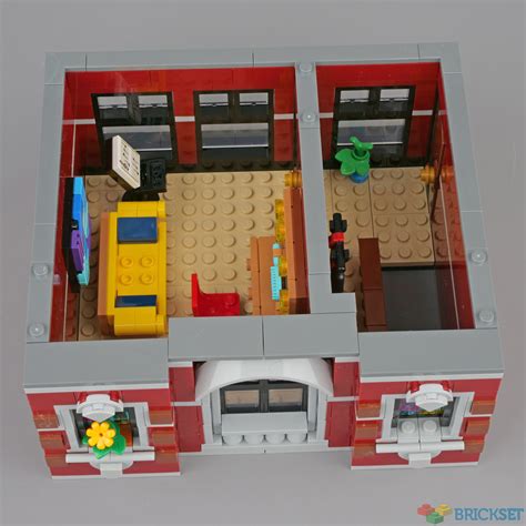 LEGO 10312 Jazz Club review | Brickset