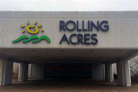 Rolling Acres Mall - An Abandoned Shopping Mall In Ohio